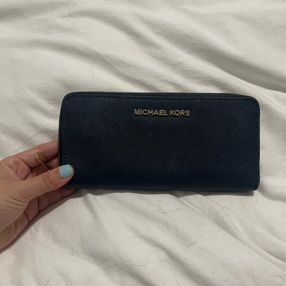MICHAELS KORS NAVY WALLET WITH GOLD TRIM